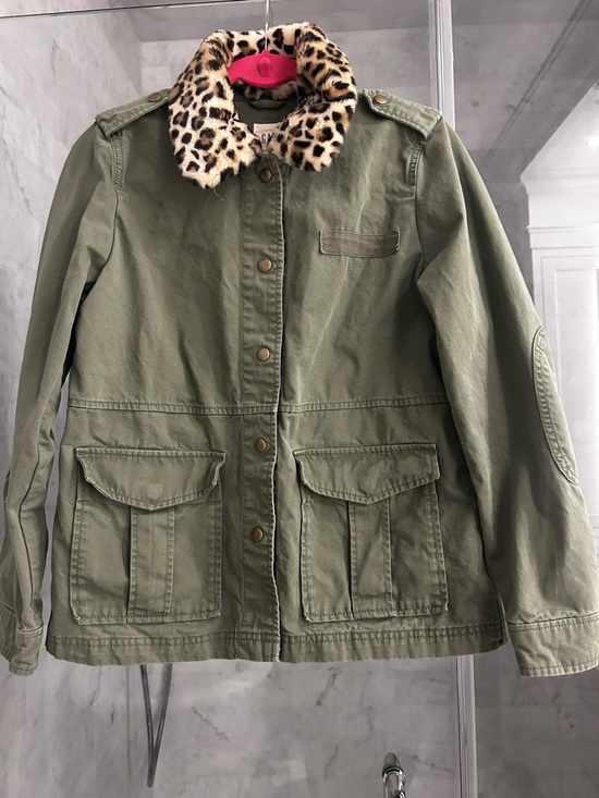 GAP Jackets & Blazers - Womans GAP Cargo Olive Green Jacket with Removable Leopard Faux-Fur Collar